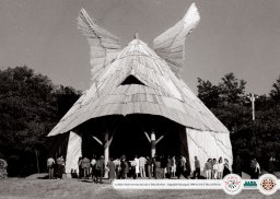 40 - Az Ekler Dezső tervezte tánccsűr a Téka táborban – Nagykálló-Harangod, 1980-as évek | Téka Archívum